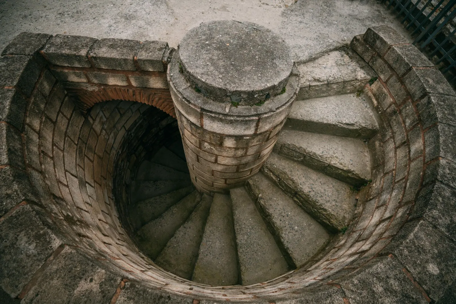 Wendeltreppe von oben, ein Umlauf, der trägt